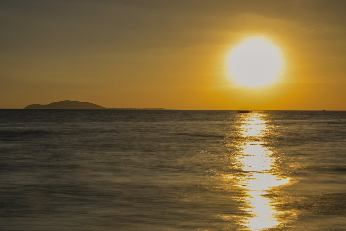 霞光万丈，日落天边