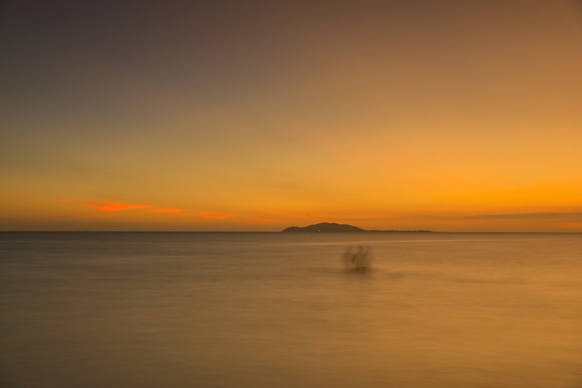 霞光万丈，日落天边