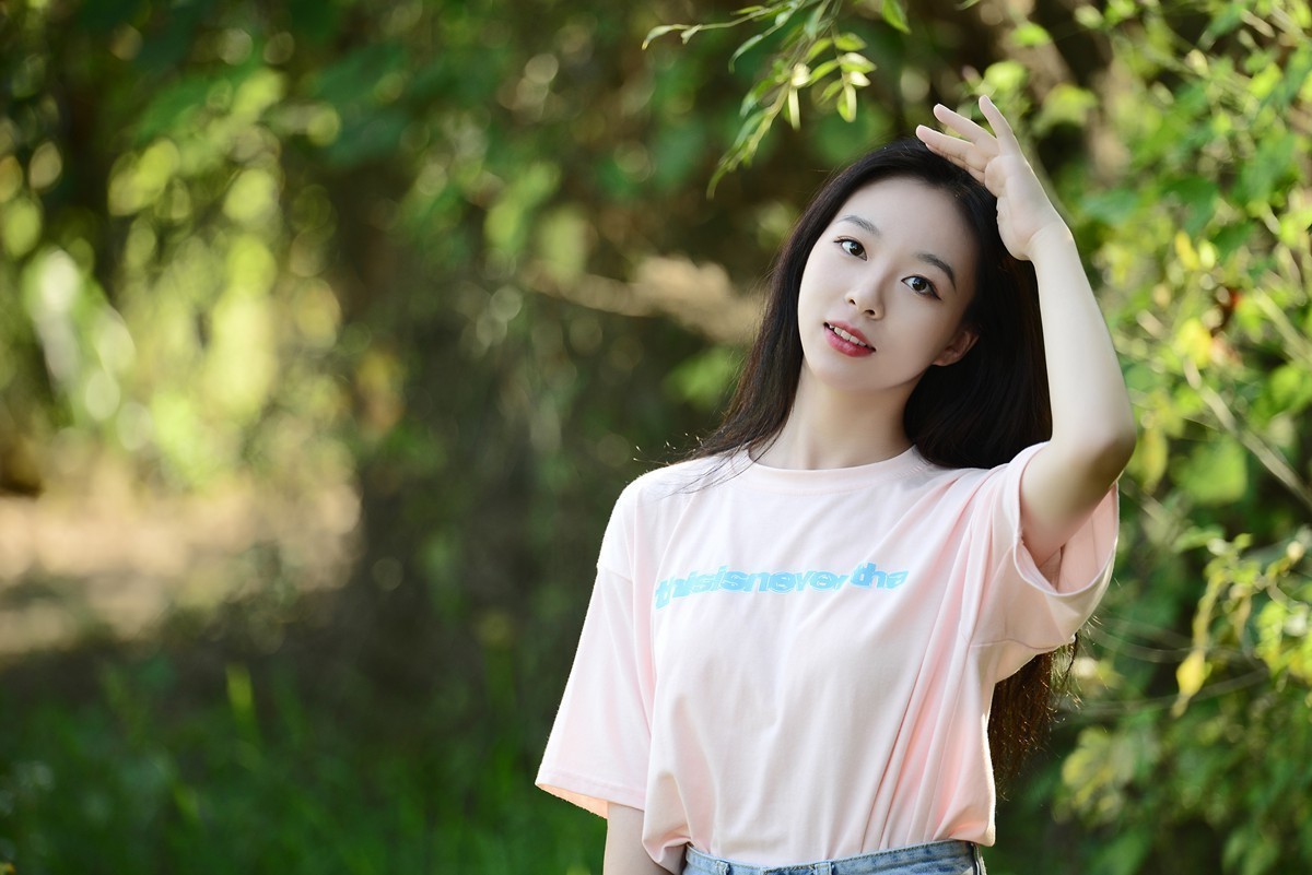 金秋下可爱的女孩（D610+腾龙A009 70-200拍摄）