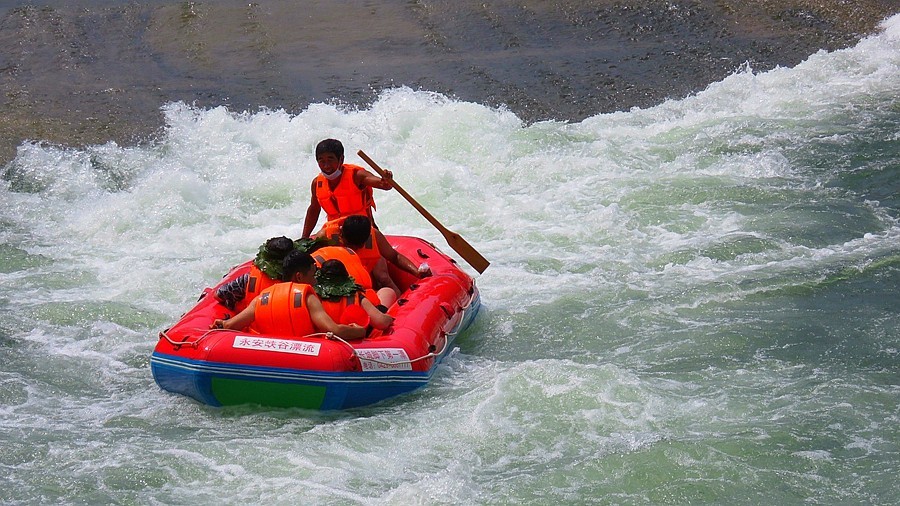 032【不老松：东戴河游纪】永安峡谷漂流！ 漂流下滑被浪花淹没就是为了寻求刺激