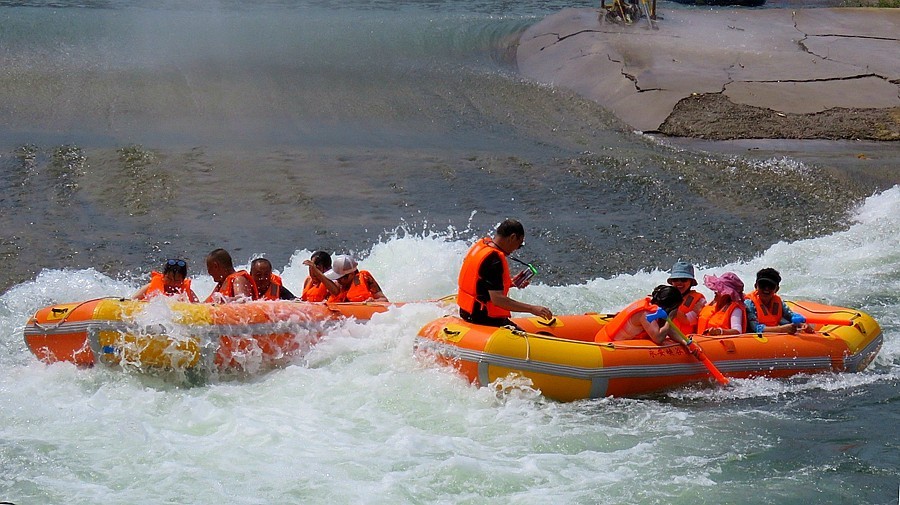 032【不老松：东戴河游纪】永安峡谷漂流！ 漂流下滑被浪花淹没就是为了寻求刺激