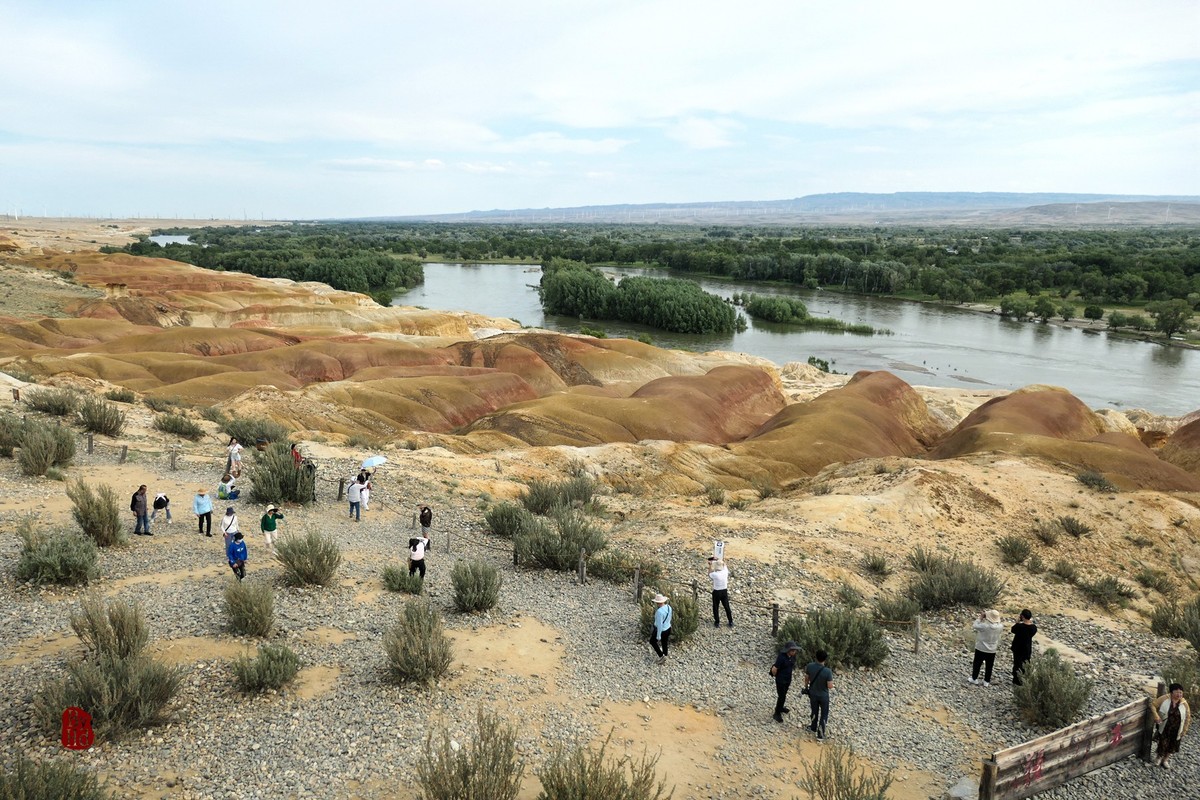 新疆游拍-额尔齐斯河五彩滩1