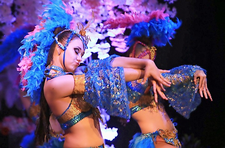 《不老松：纪实摄影》海拉尔俄罗斯文艺晚会俄罗斯舞蹈！ (15)  爱看俄罗斯美女的，叫