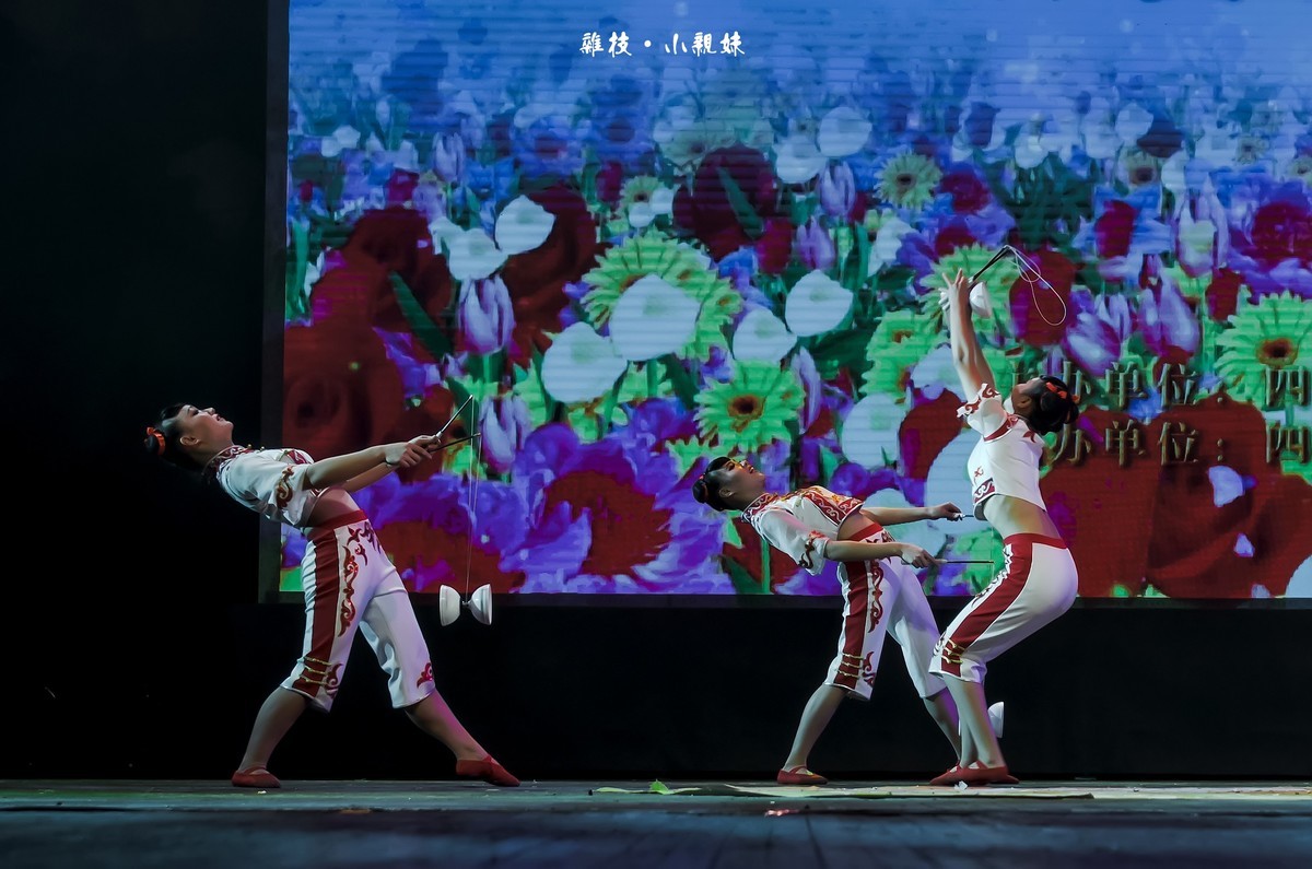 舞台摄影：杂技《小亲妹嘢》