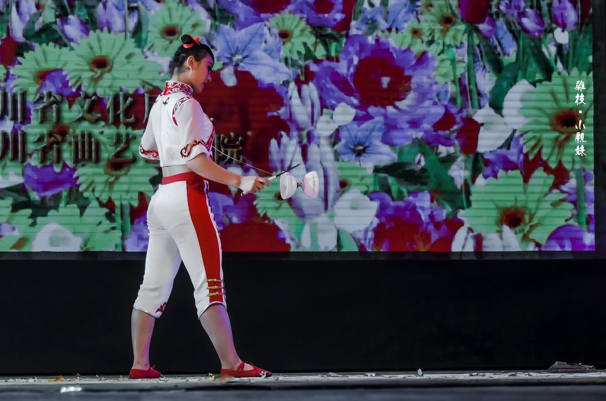 舞台摄影：杂技《小亲妹嘢》