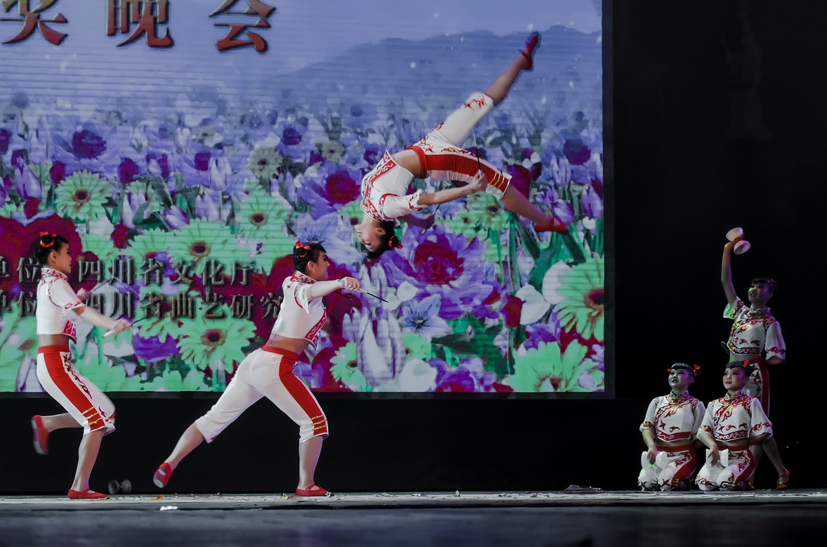 舞台摄影：杂技《小亲妹嘢》