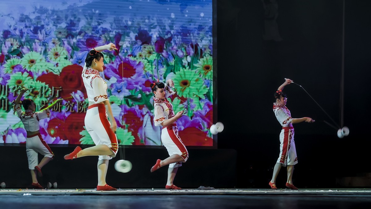 舞台摄影：杂技《小亲妹嘢》