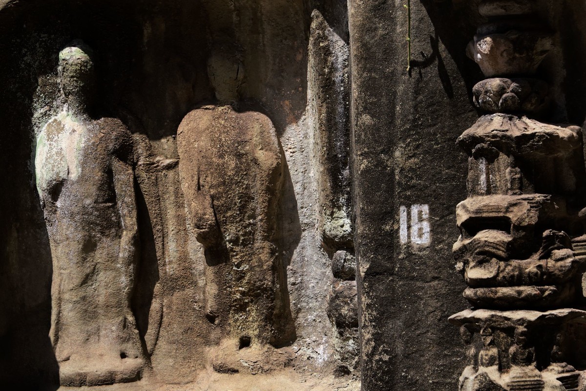 从唐代到清代的三组文明用语文物保护单位：能仁寺摩崖造像，甘泉寺，双堡牌坊