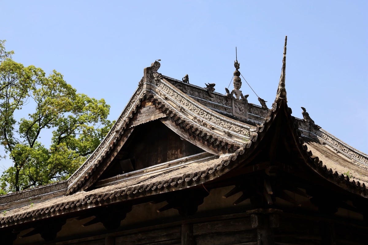 从唐代到清代的三组文明用语文物保护单位：能仁寺摩崖造像，甘泉寺，双堡牌坊