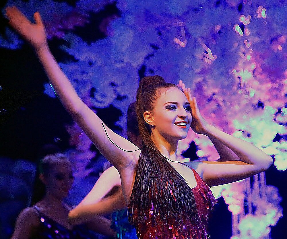 《不老松：纪实摄影》海拉尔俄罗斯文艺晚会俄罗斯舞蹈！ (15)  爱看俄罗斯美女的，叫