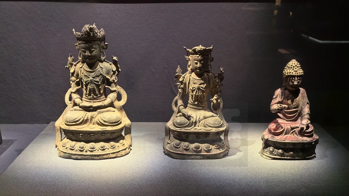 明万历玉石雕像+——武汉随笔