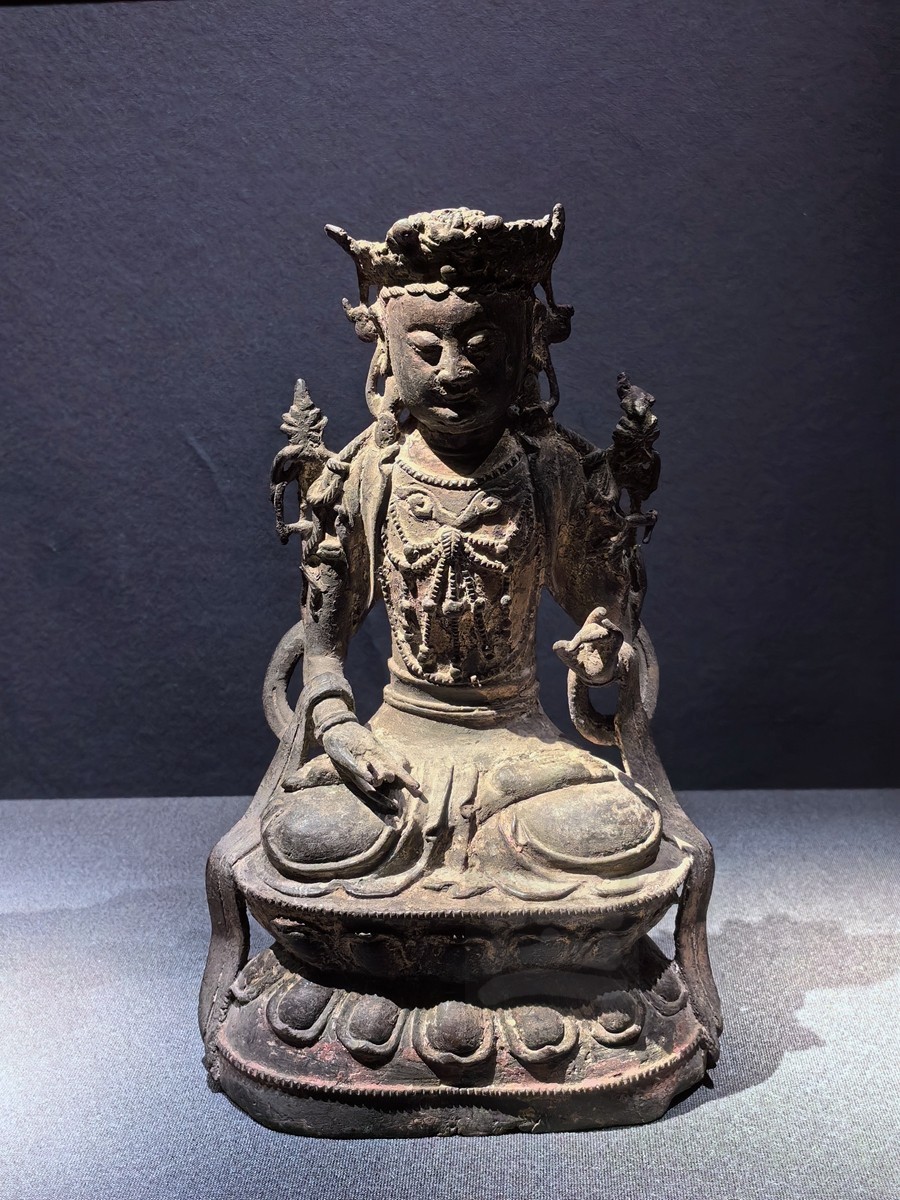 明万历玉石雕像+——武汉随笔