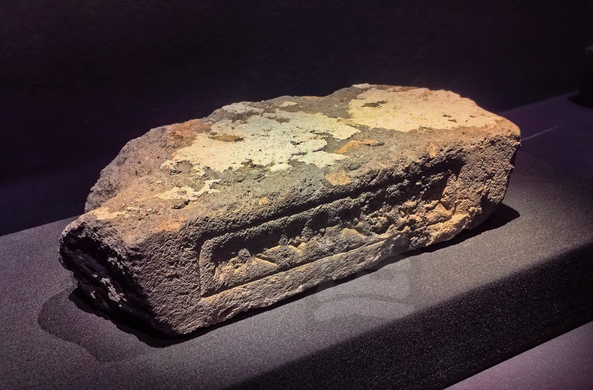 明万历玉石雕像+——武汉随笔