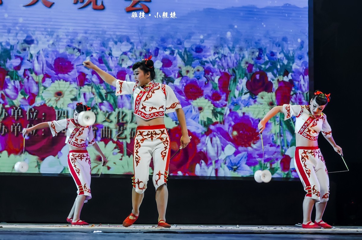 舞台摄影：杂技《小亲妹嘢》