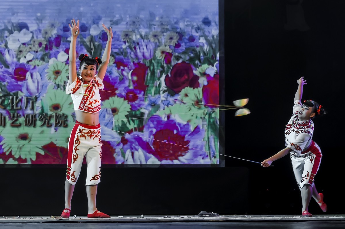 舞台摄影：杂技《小亲妹嘢》