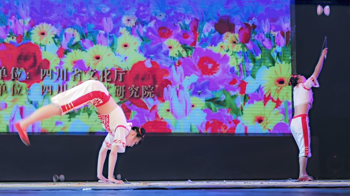 舞台摄影：杂技《小亲妹嘢》