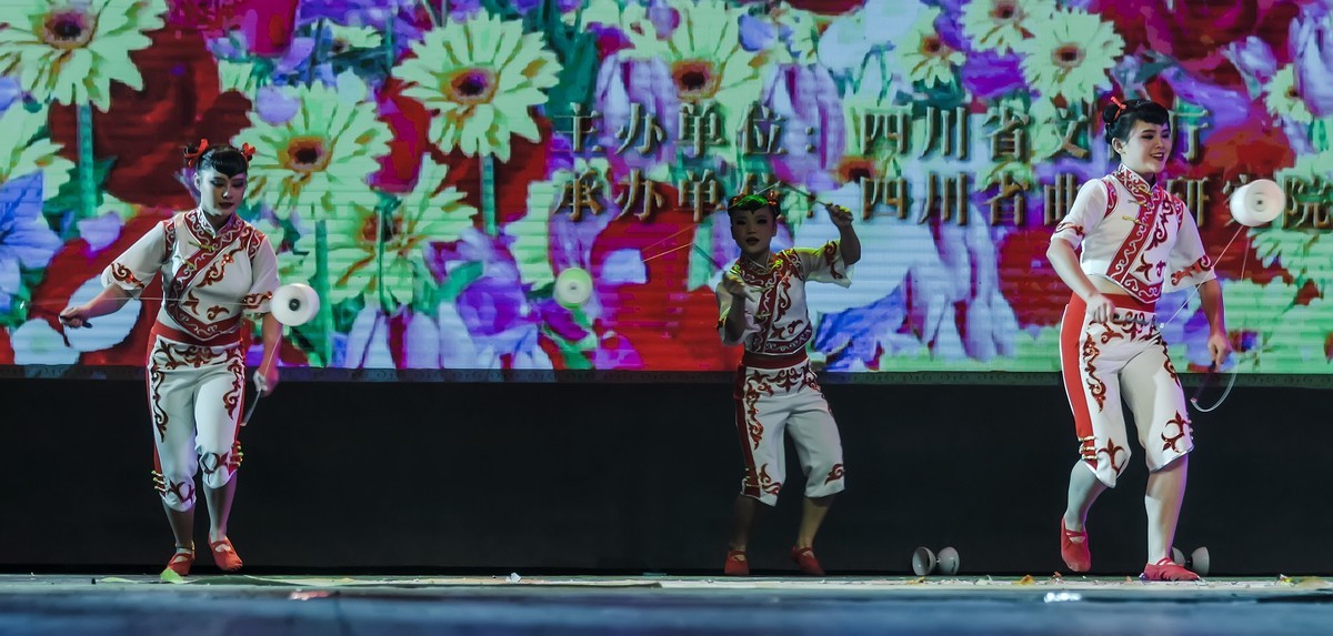 舞台摄影：杂技《小亲妹嘢》