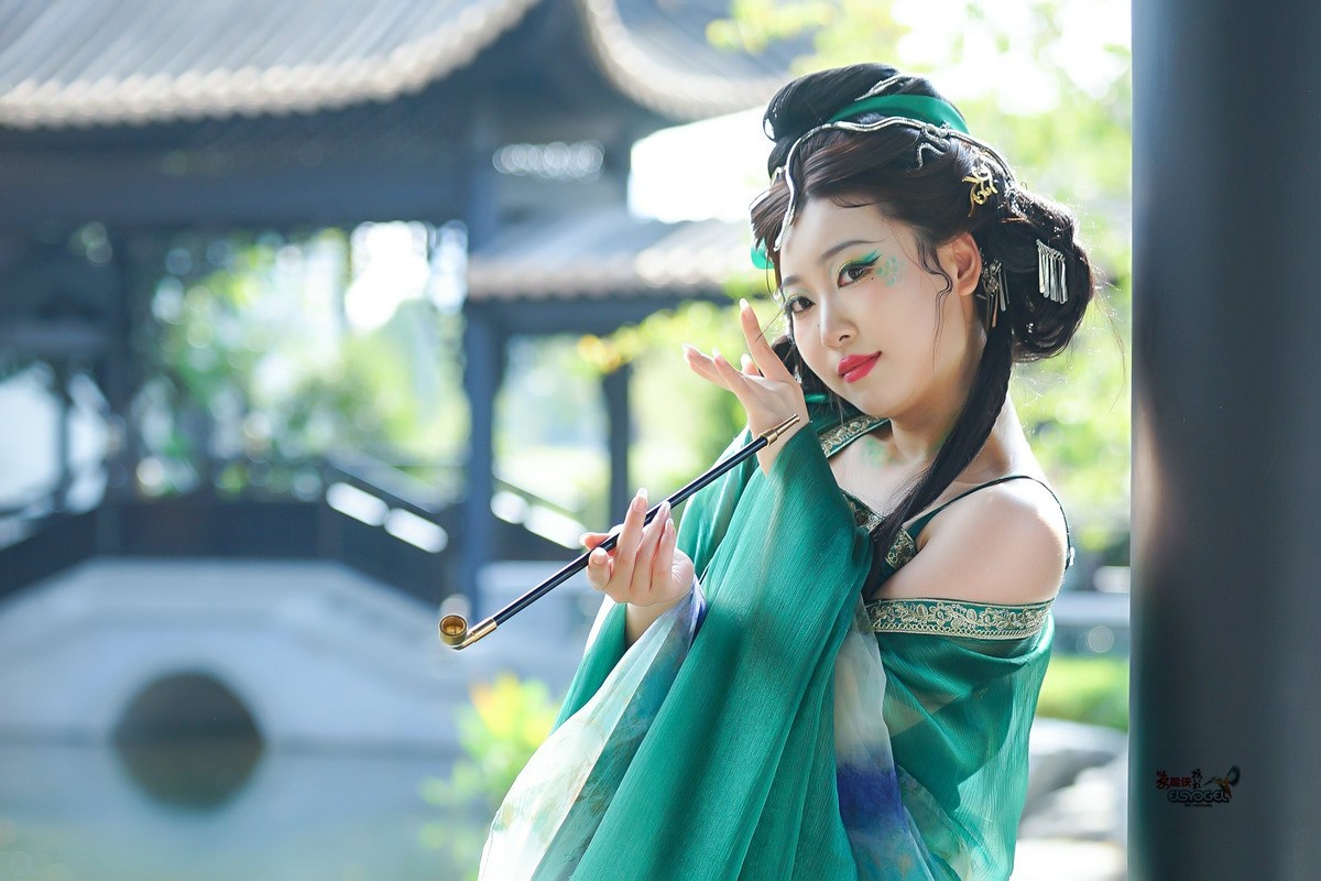 【春日青蛇妖女】---小魚