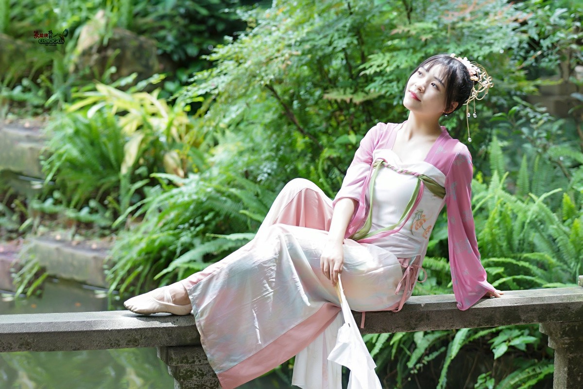 【兰缘少女】------佳佳