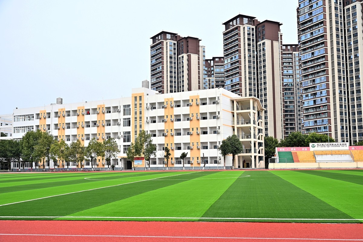 新机Z63拍广汉职中新操场