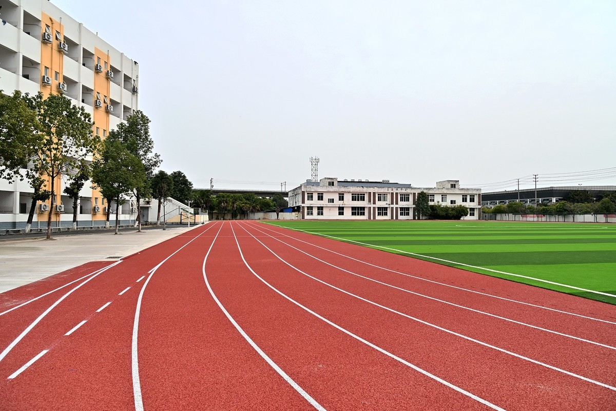 新机Z63拍广汉职中新操场