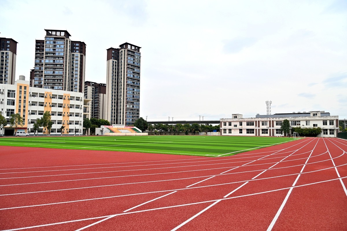 新机Z63拍广汉职中新操场