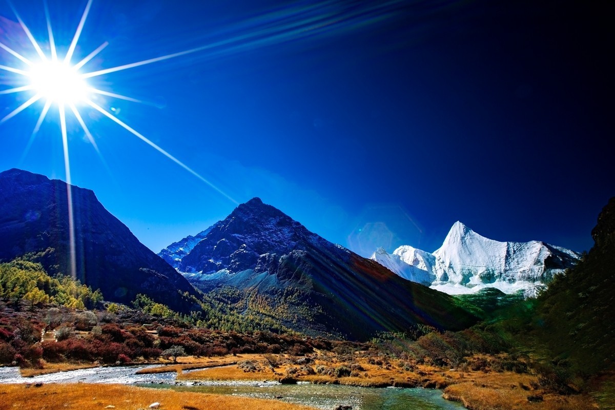 亚丁.洛绒牛场--央迈勇