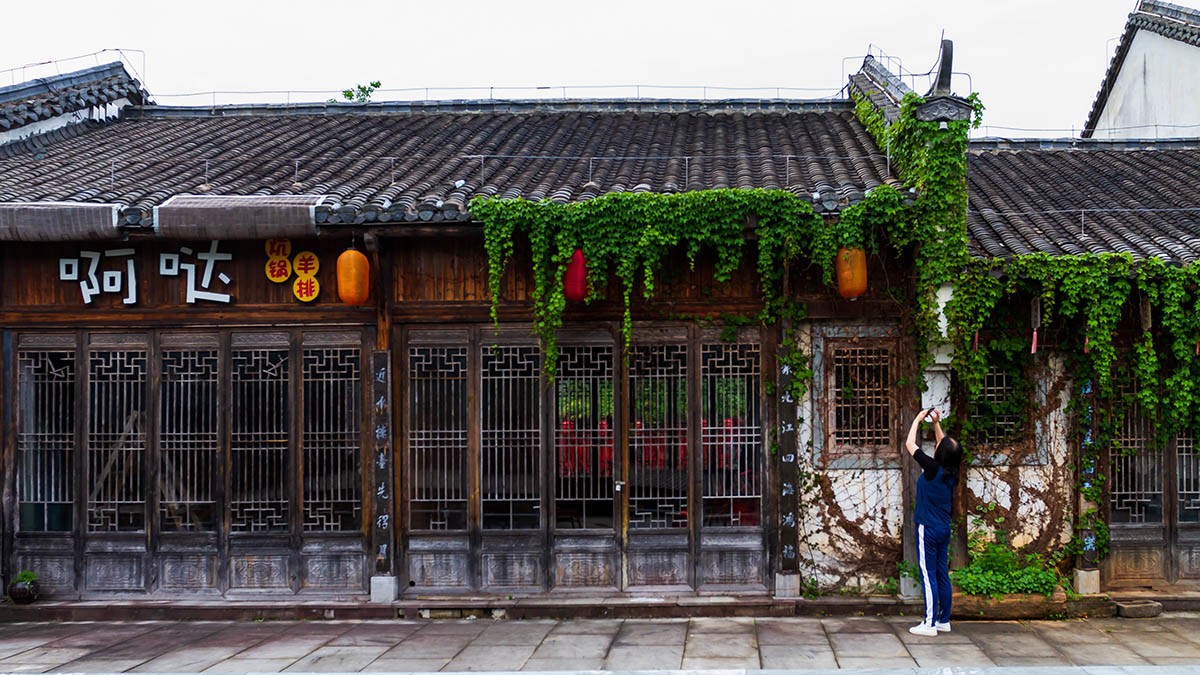 “你不归，灯不灭”——走进梦里老家演艺小镇