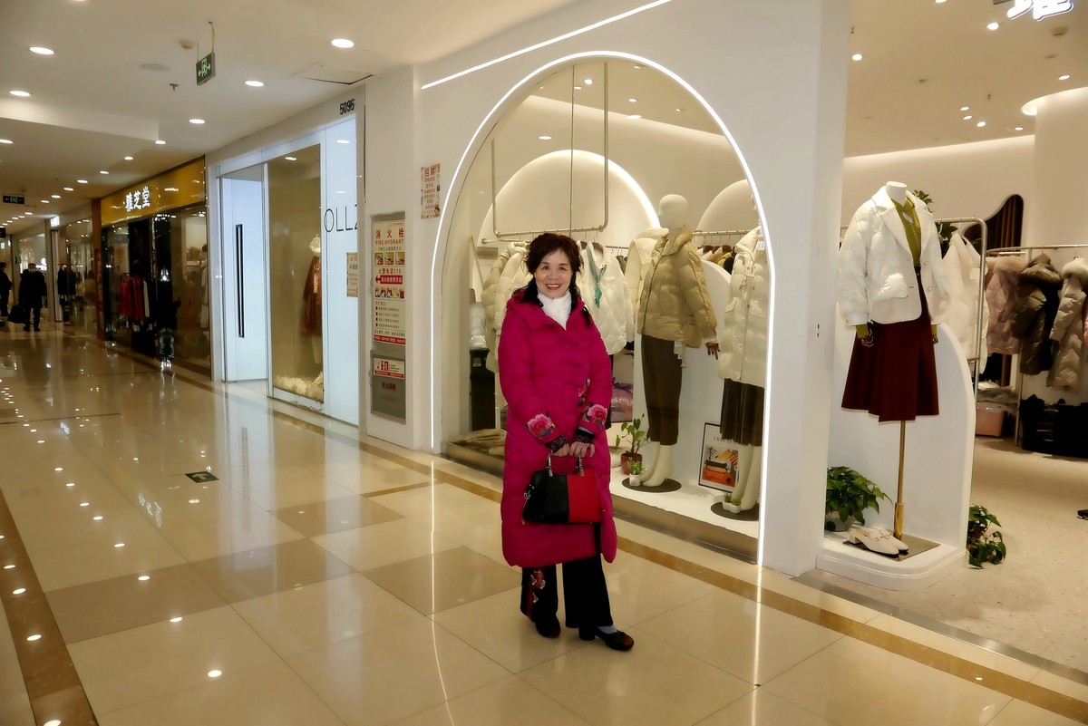 室内环境人像---商场休闲的美女！