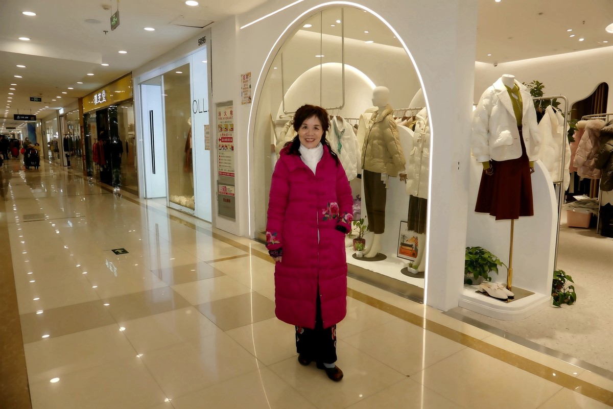 室内环境人像---商场休闲的美女！