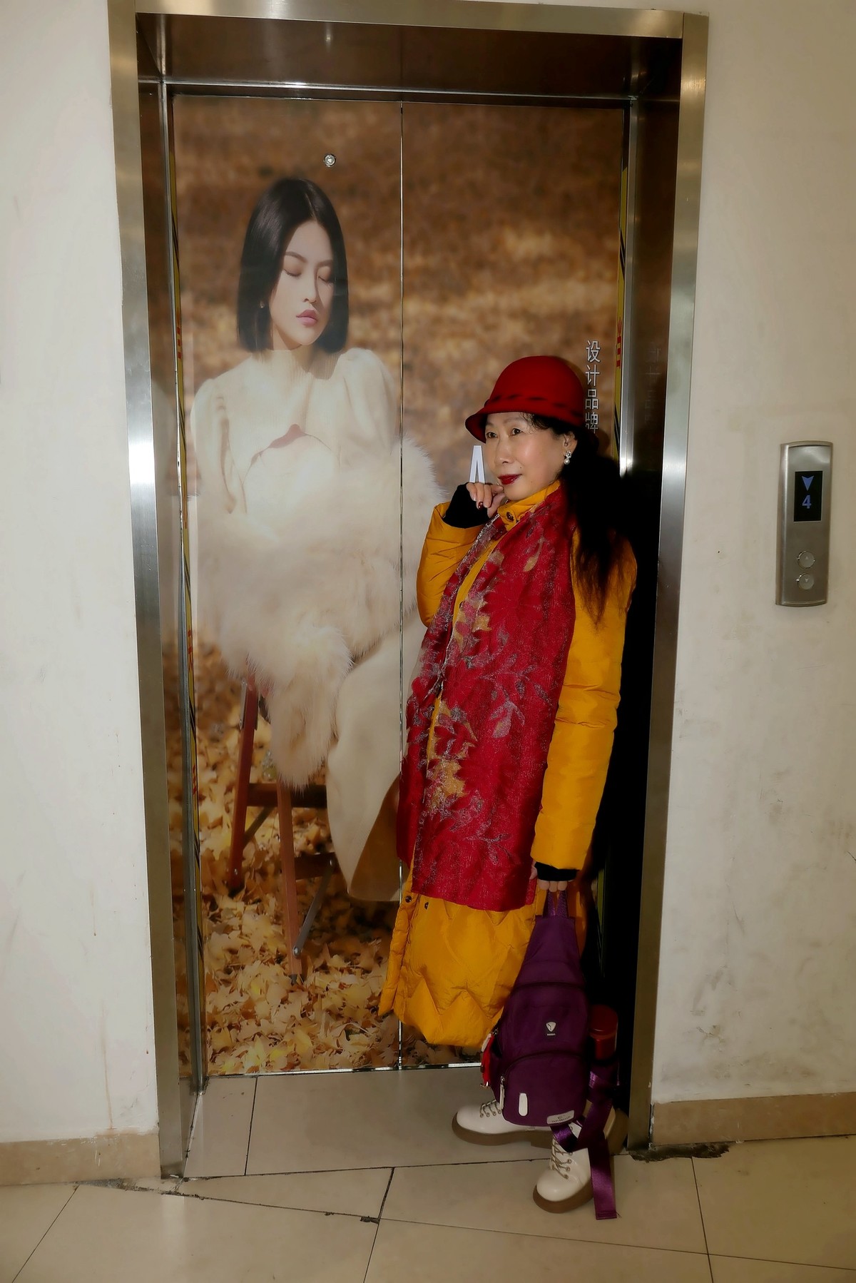 室内环境人像---商场休闲的美女！