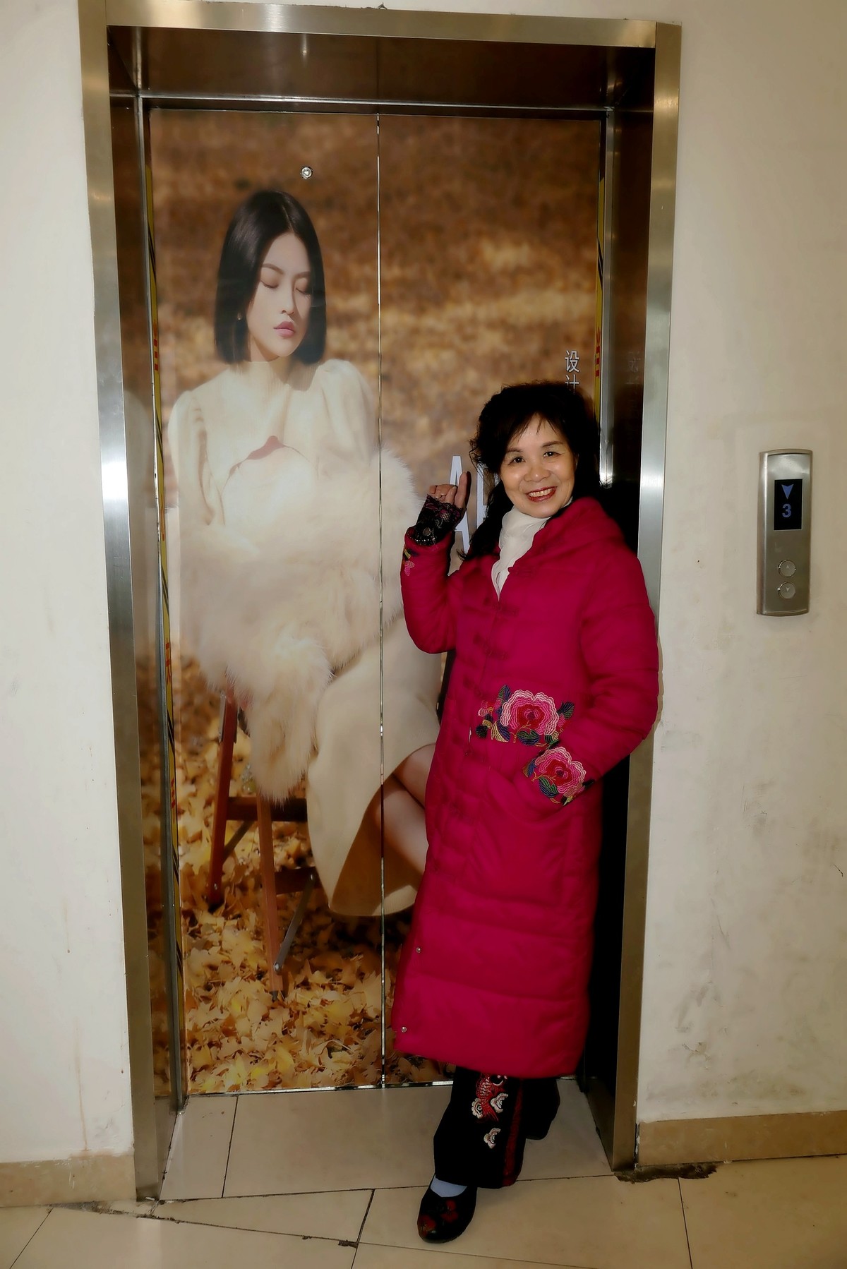 室内环境人像---商场休闲的美女！