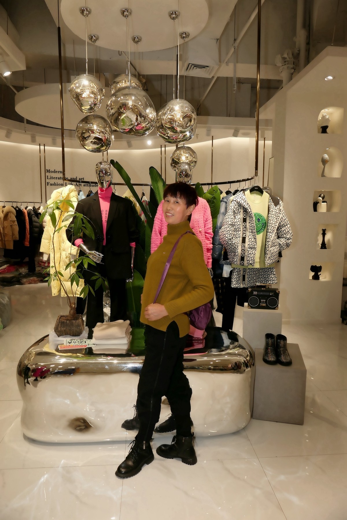 室内环境人像---商场休闲的美女！