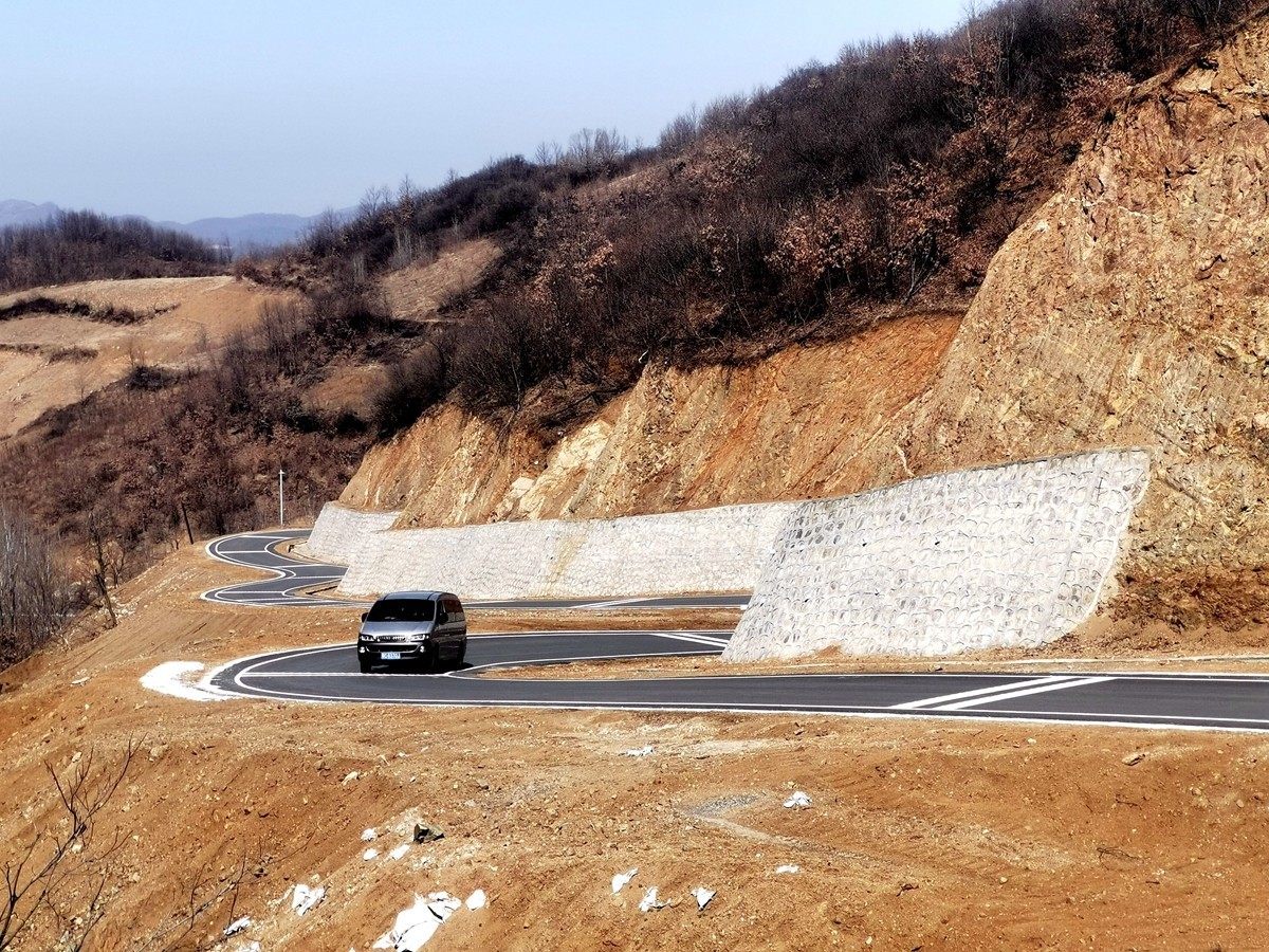 嵩县大坪乡到宜阳花果山乡新修的公路