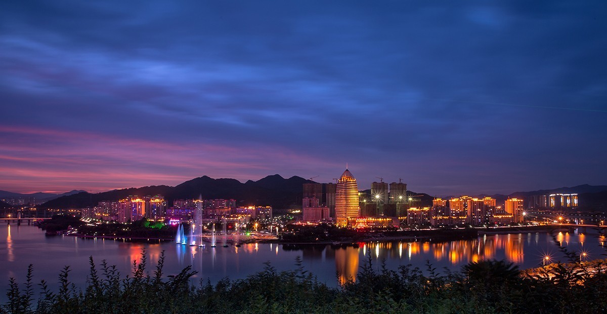 老片子 . 咔嚓瞬间