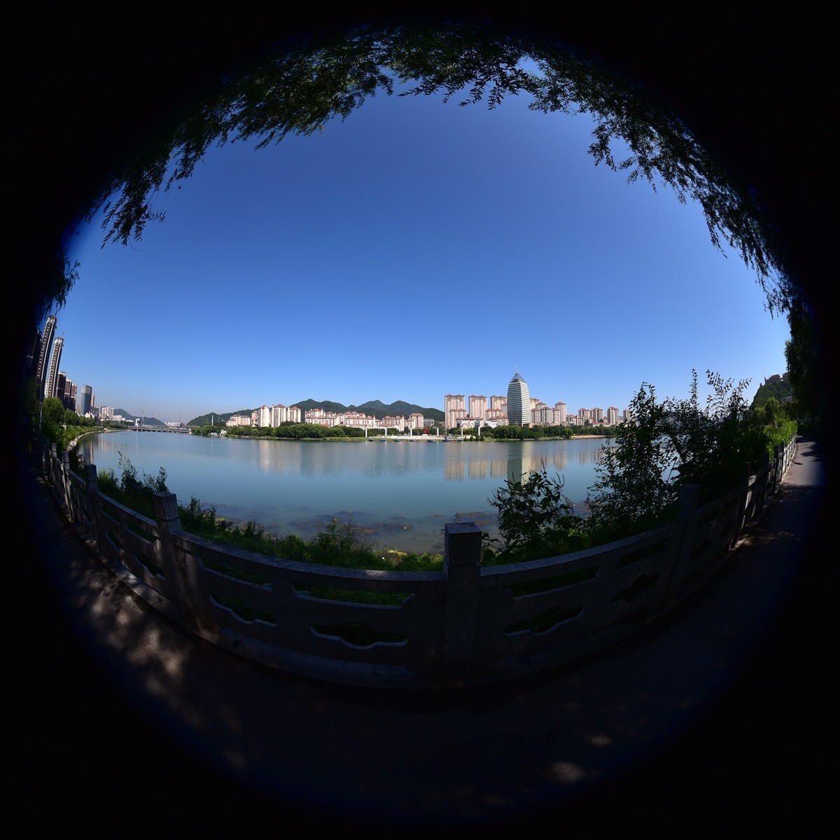 花园山和太子河，鱼眼拍摄。