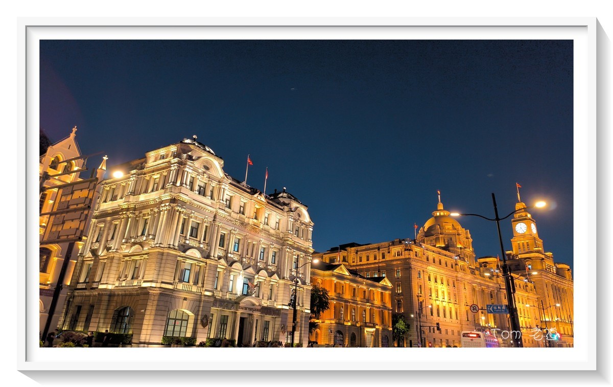 手机版·上海外滩璀璨而迷离