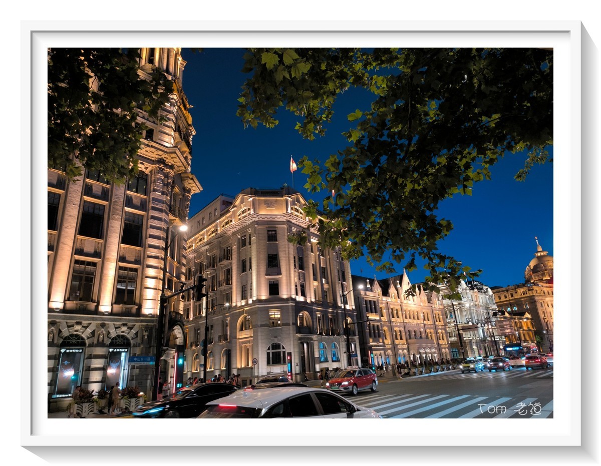 手机版·上海外滩璀璨而迷离