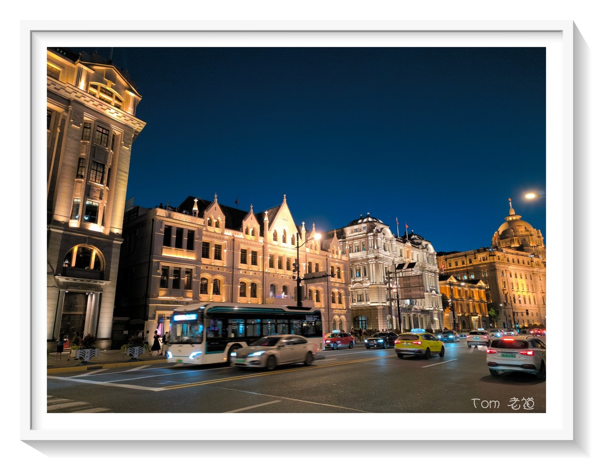 手机版·上海外滩璀璨而迷离