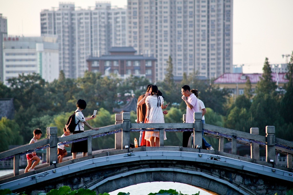 明湖傍晚——景美人更美