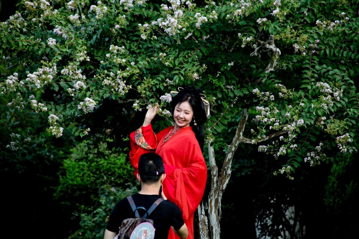 明湖傍晚——景美人更美