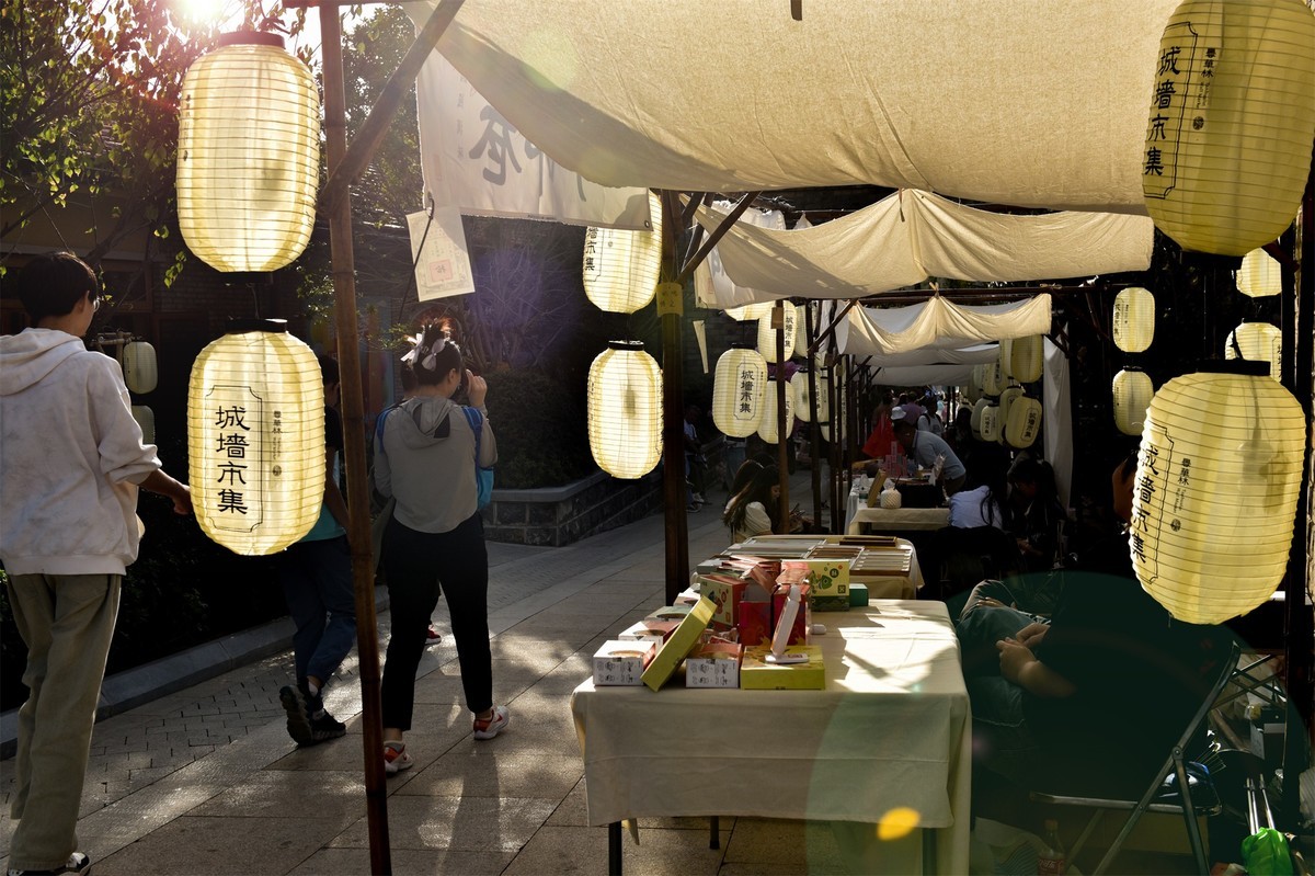 游览昙华林新城墙区