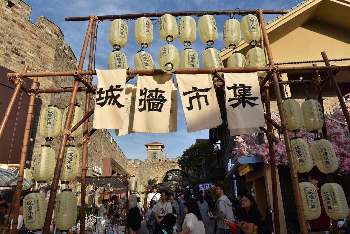 游览昙华林新城墙区