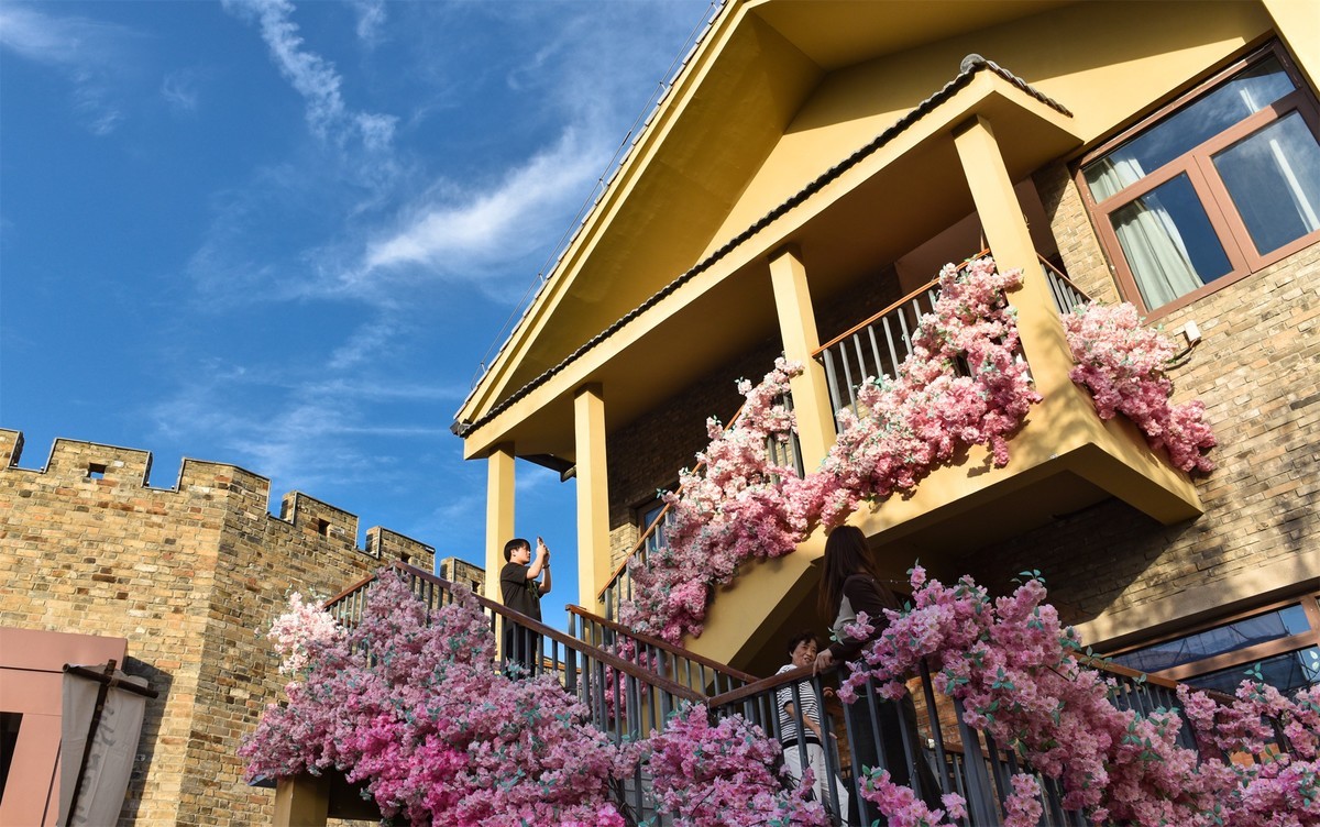 游览昙华林新城墙区