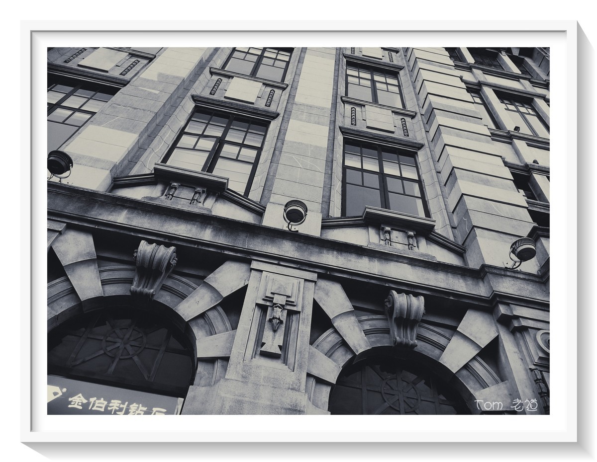 手机版·上海外滩璀璨而迷离