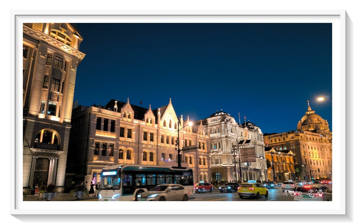 手机版·上海外滩璀璨而迷离