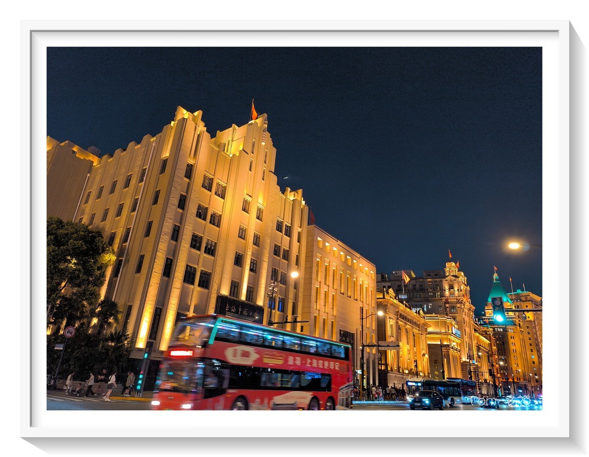 手机版·上海外滩璀璨而迷离