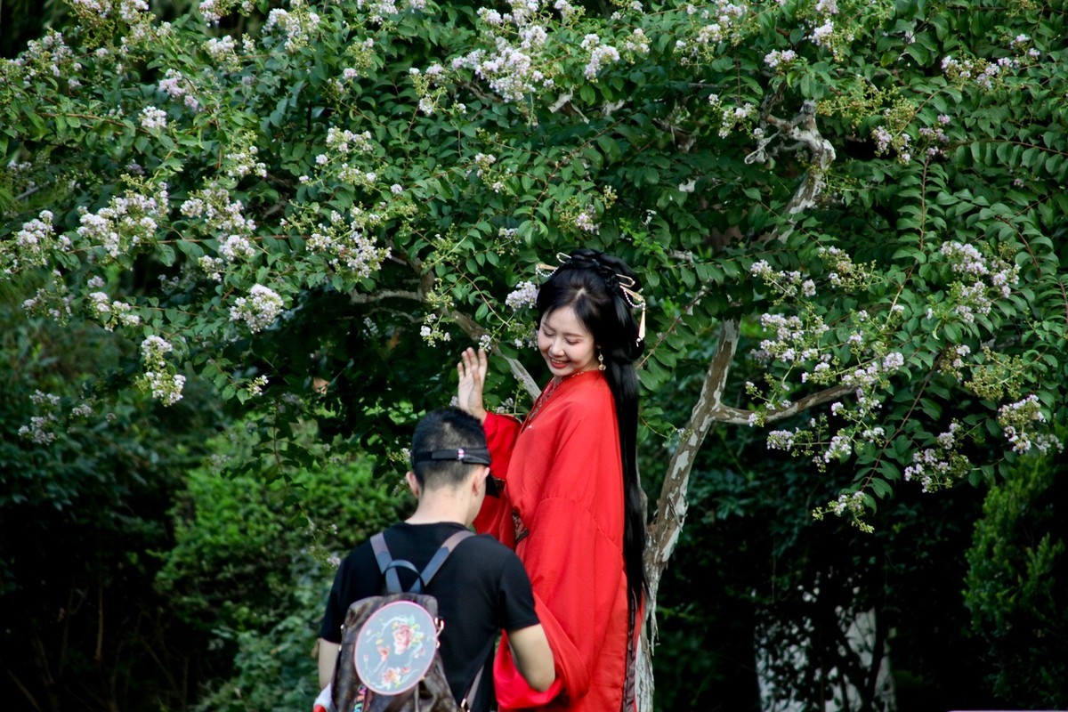 明湖傍晚——景美人更美