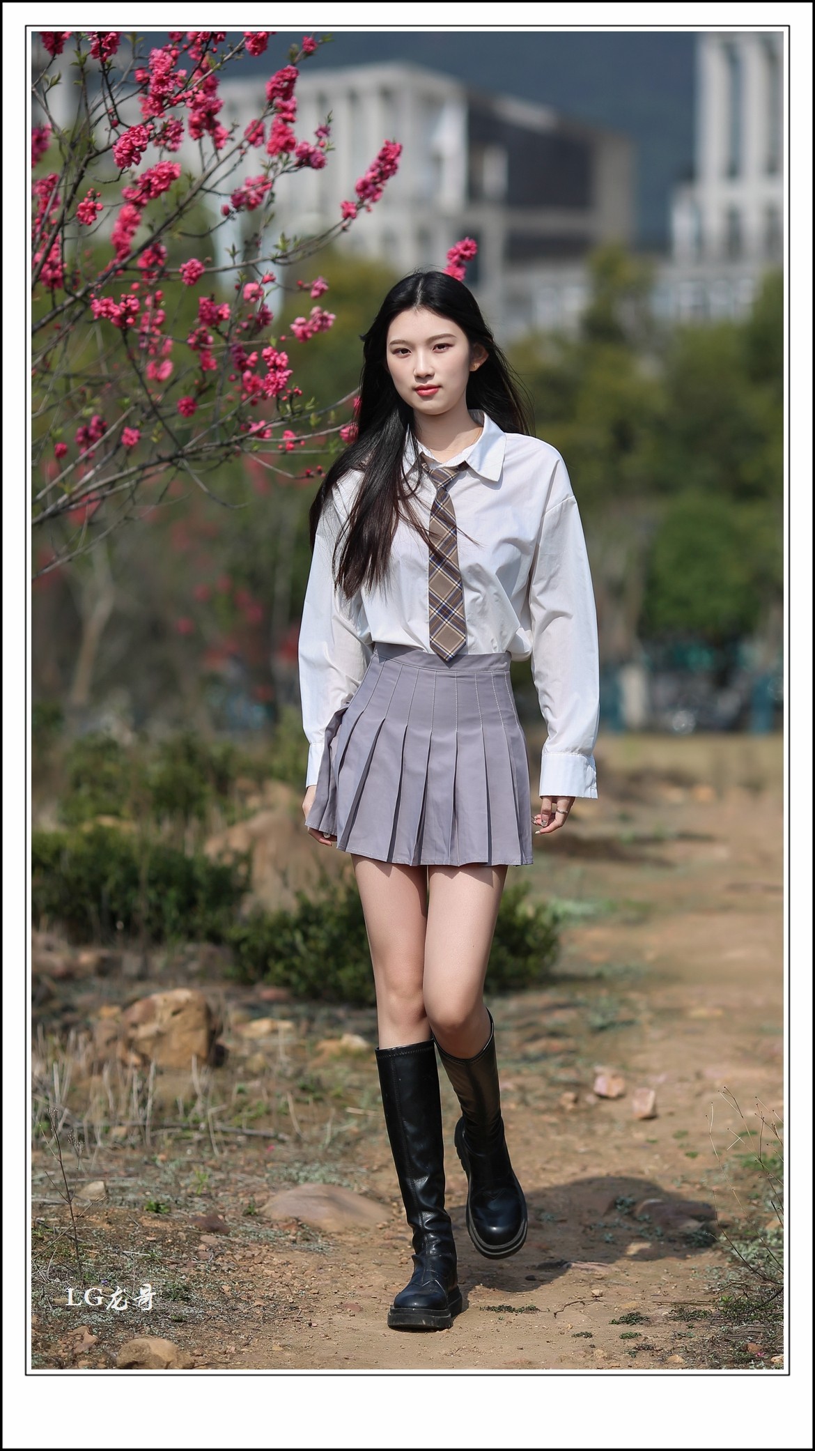 《春满校园系列》之五-----欣欣