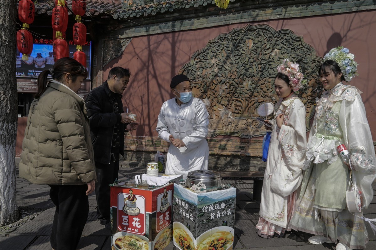 董伟跃《卖豆花的张哥》